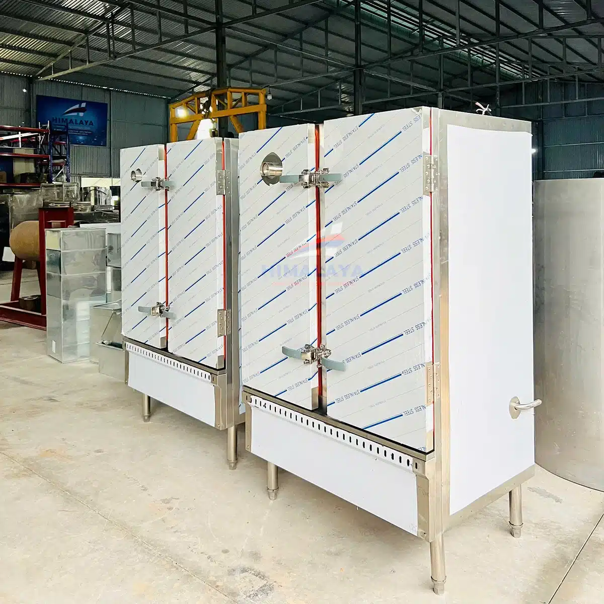 Tủ cơm công nghiệp dùng điện 28 khay Tủ cơm công nghiệp dùng điện 28 khay