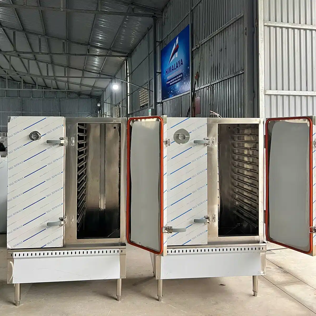 Tủ cơm công nghiệp dùng điện 28 khay Tủ cơm công nghiệp dùng điện 28 khay