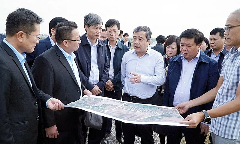 Ông Ngô Đông Hải, Ủy viên Ban Chấp hành Trung ương Đảng, Bí thư Tỉnh ủy Thái Bình kiểm tra tiến độ thực hiện dự án ở huyện Thái Thụy.