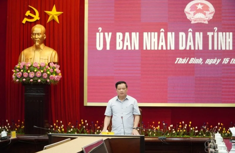 Chủ tịch UBND tỉnh Thái Bình Nguyễn Khắc Thận phát biểu chỉ đạo tại cuộc họp.