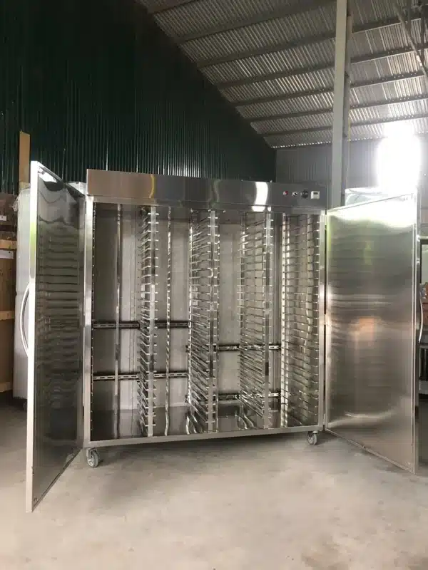 Tủ giữ ấm 200 khay suất ăn