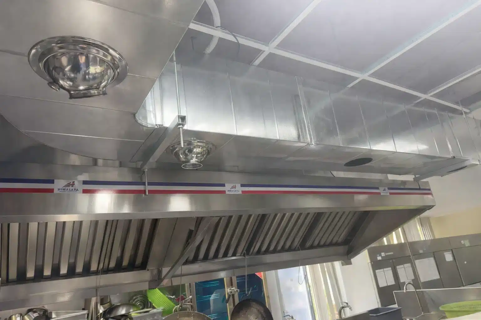 Hệ thống cấp gió mát trong bếp công nghiệp