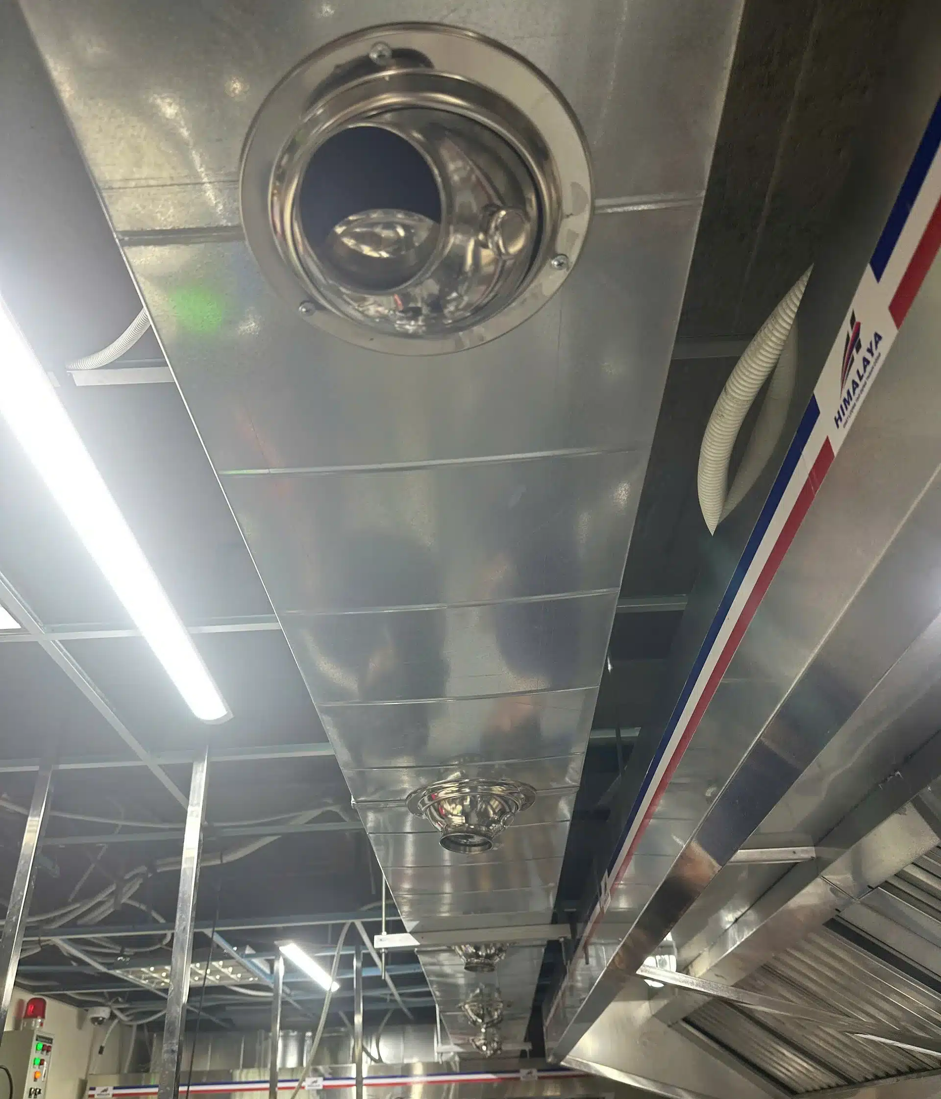 Hệ thống cấp gió mát trong bếp công nghiệp qua màng nước