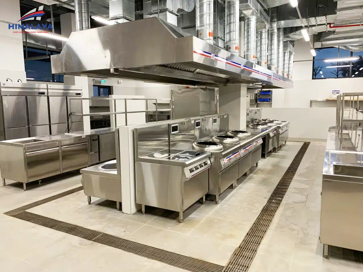 Hệ thống bếp từ công nghiệp trong bếp ăn tập thể quy mô lớn
